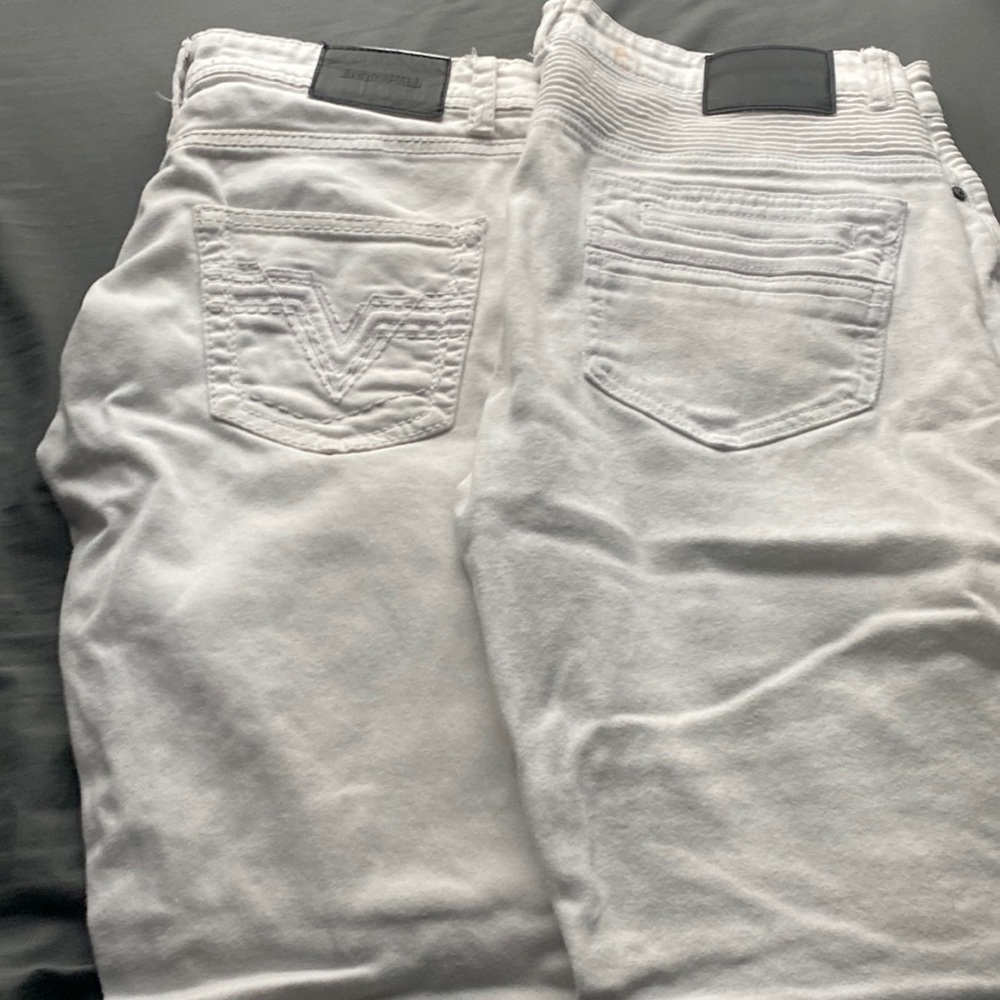 Two white pairs of jeans one is skinny 30-30 the other is skinny 34